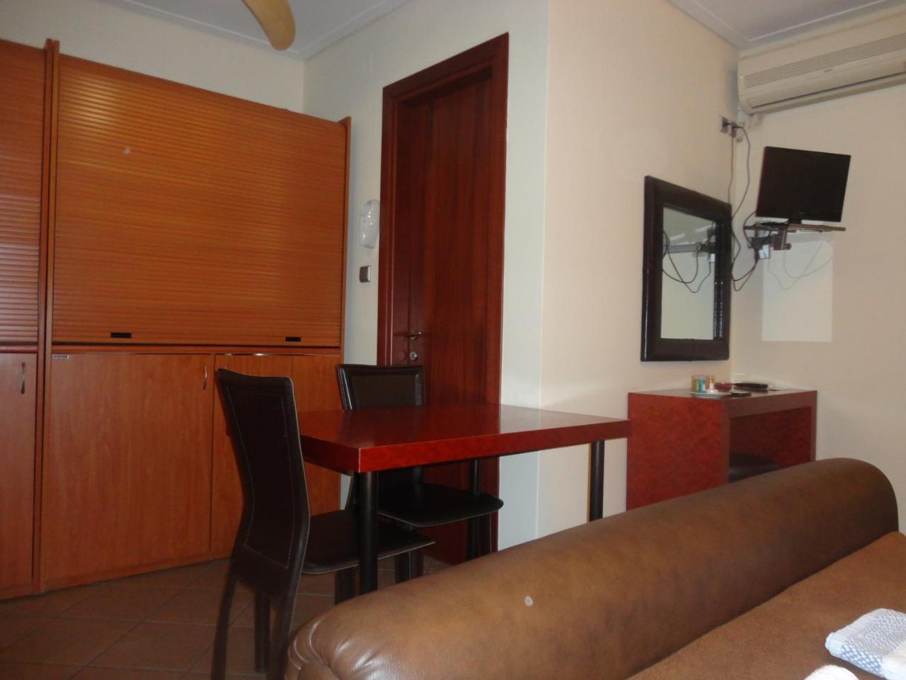 Lirio Guest House Makrakomi Bagian luar foto