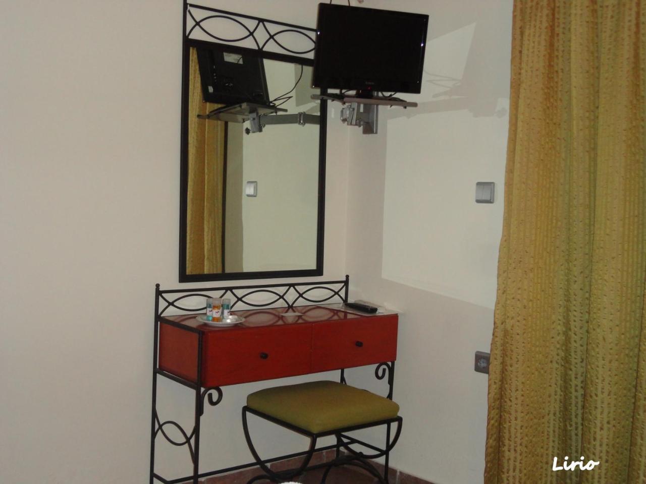 Lirio Guest House Makrakomi Bagian luar foto
