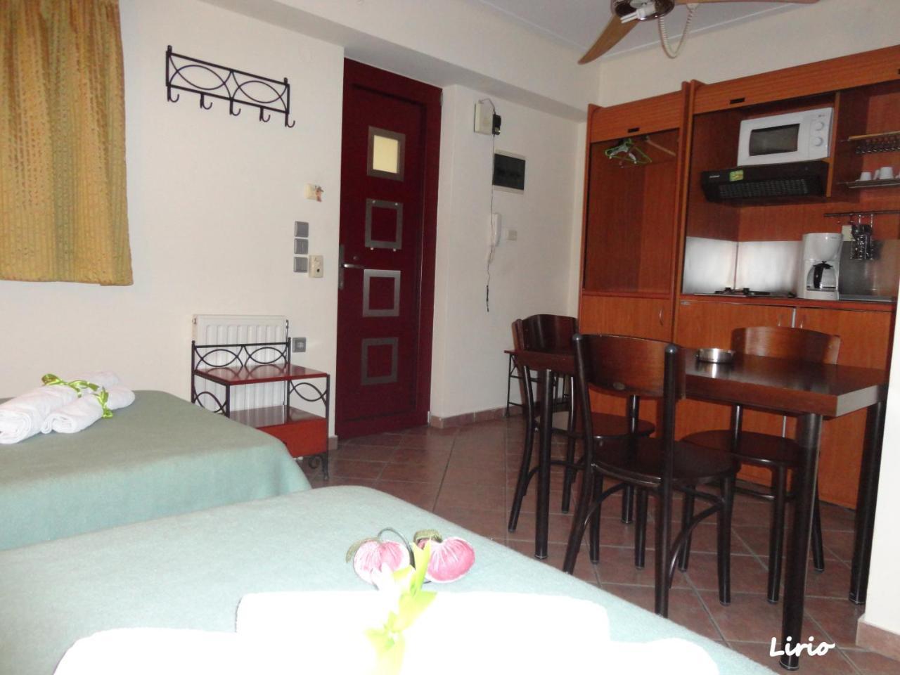Lirio Guest House Makrakomi Bagian luar foto